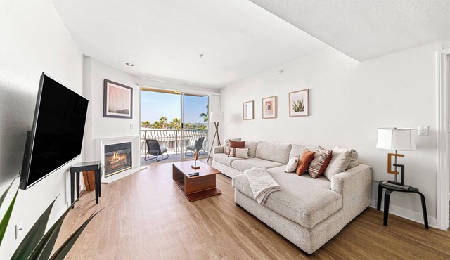 Acacia' Waterfront Full Marina View Walk to Beach Pool Gym Jacuzzi And Sauna