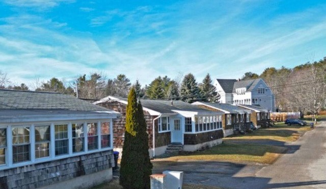 Adorable, two-bedroom, one-bathroom condo, two short blocks from the beach!