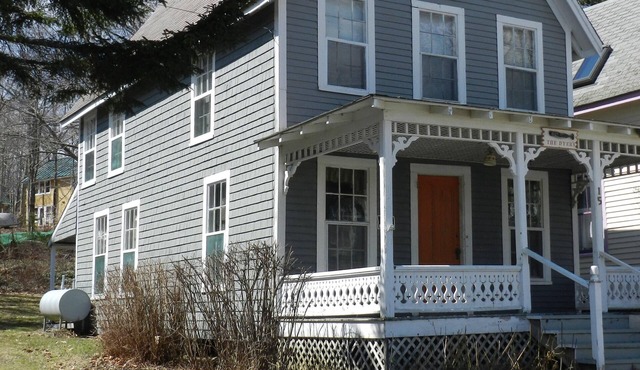 Antique Bayside Cottage in Village Center with Water View Sorry no pets.