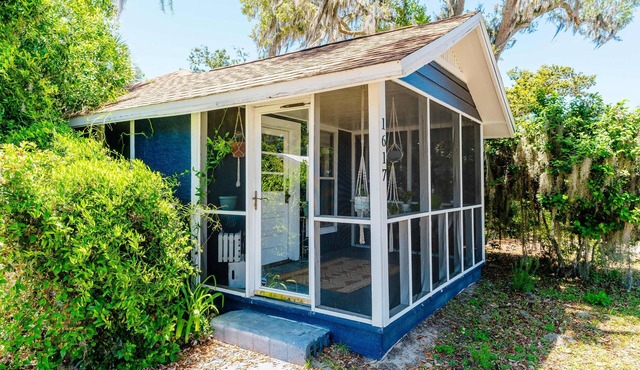 Artsy, Pet-Friendly, Relaxing Escape Near St. Andrews Bay in Panama City Florida