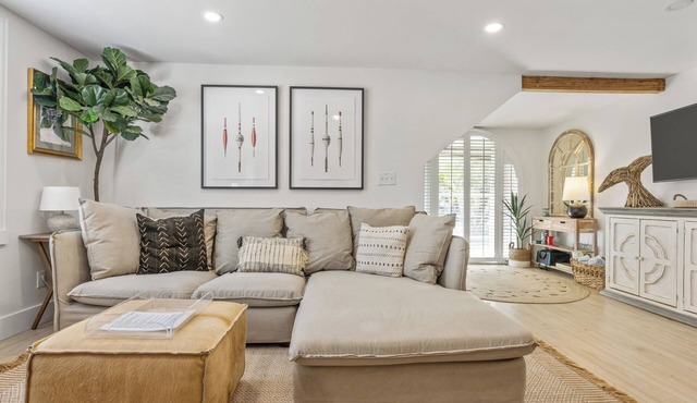 Beach Cottage I, near the beach, TPC Sawgrass, Mayo Clinic, & Ponte Vedra Beach