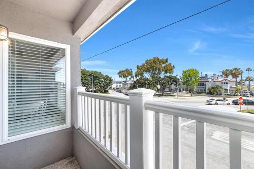 Beachside 2BR Condo, 2 King Beds , Near Disney