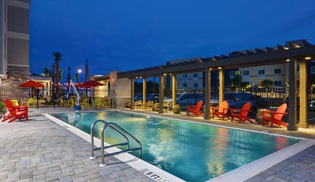 Beachside Suite | Pool & Gym Access | Free Breakfast Included