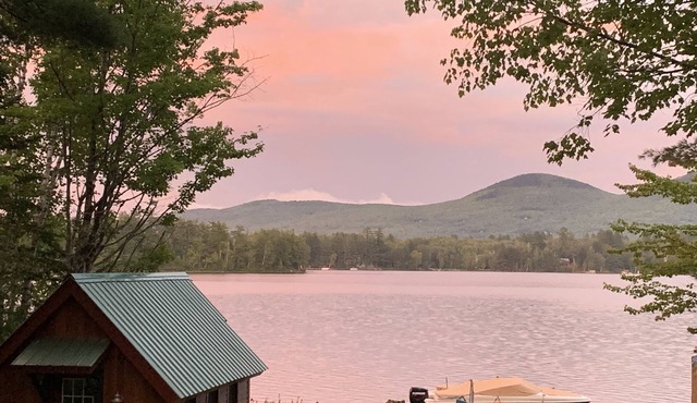 Beautiful 4 Season, Maine Lakefront Home, easy drive to Sugarloaf & Saddleback.