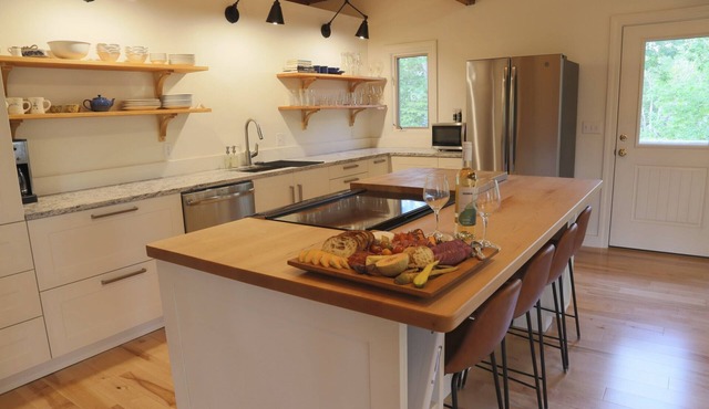 Beautiful cottage in the heart of Mid-Coast Maine!
