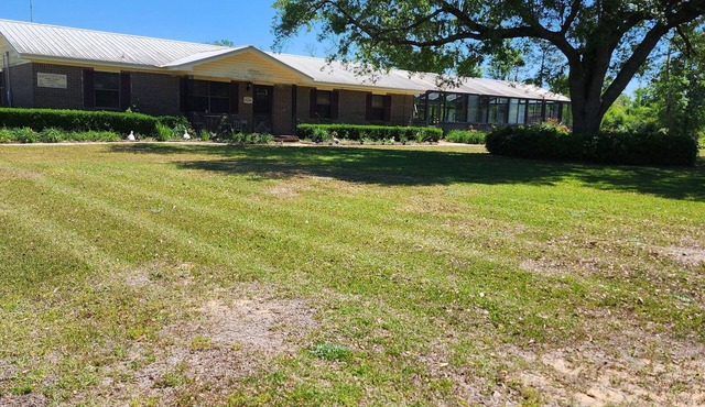 Beautiful country home in nice setting. Shared pool. CAN ALSO RENT GUEST ROOM.