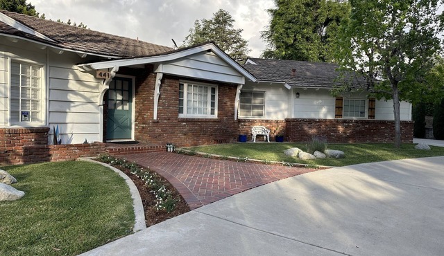 Beautiful Ranch Home Retreat Park Like Setting on 3/4 Acre Close to Disneyland