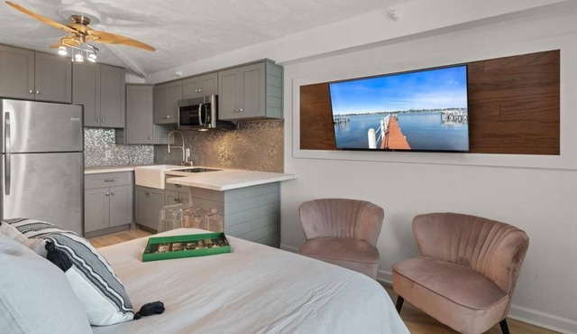 Beautiful Studio apartment (608107) by Houzlet