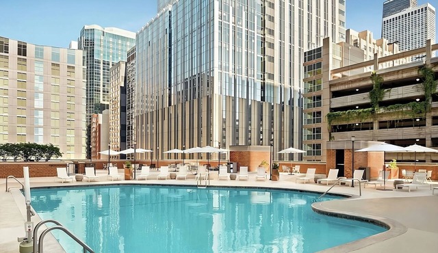 Best Value, Quality Stay! Outdoor Pool, Parking Onsite, Near Ohio Street Beach