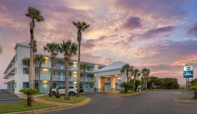 Best Western Navarre Waterfront