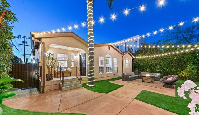 Beverly Grove Spanish Oasis 5 BR Villa with Pool, Hot Tub & Parking, Central
