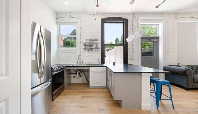 Blend of Charm-Historical Ambiance w/Modern Touch