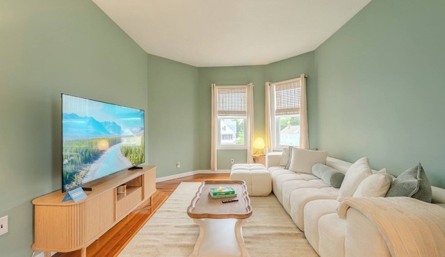 Boston-Medford-Cambridge LARGE 3BR + Fun Game Room!