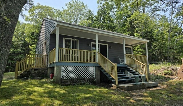Bridges Camp - Private Beach! Dogs welcome!