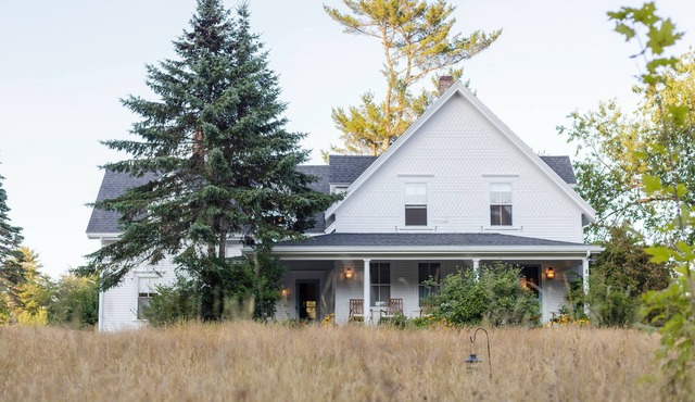 Bright and Beautiful Farmhouse at Wanderwood