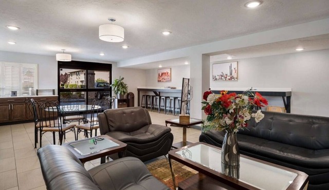 Budget Deal at Ontario! Pool, Free Breakfast, Near Scotch Pines Golf Course