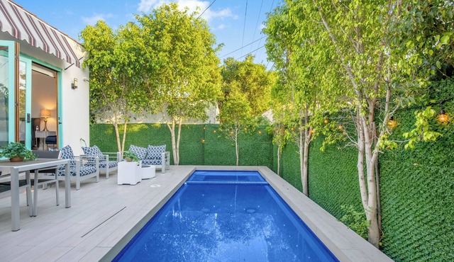 Casa del Sol -Stunning Crescent Heights Spanish Villa w/Poolside Tranquility