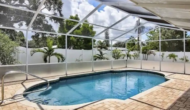 Casa Verde Tropical Retreat/Siesta Key/Sarasota sparkling house and pool!