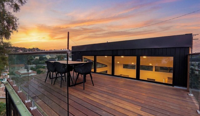 Casetta York: Designer Highland Park Retreat with Rooftop Views