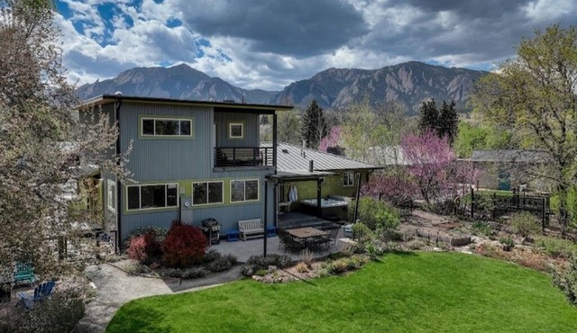 Central Boulder, Modern Comfort Close to CU, Chautauqua, and Pearl Street