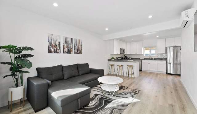 Central Chic Detached Bungalow w/Sofa Bed, Parking, & Laundry