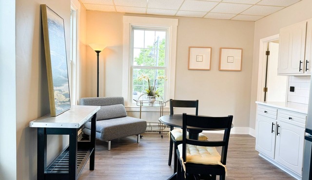 Charming 1-bedroom apartment with WiFi, AC in lovely Saco