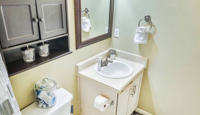 Charming 2-bedroom townhome with AC and WiFi in wonderful Fort Walton Beach