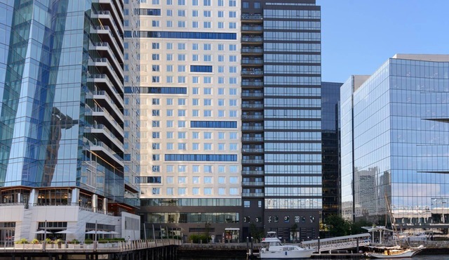 Charming 2-bedroom apartment with fitness room and AC in fabulous Boston