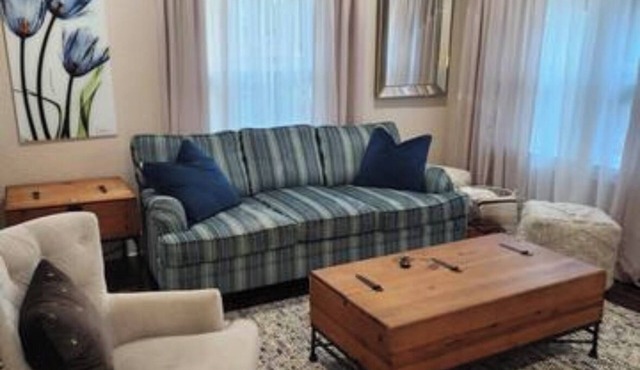 Charming 2-bedroom house with beautiful kitchen and backyard downtown Pensacola