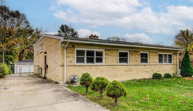 Charming 2-bedroom townhome with WiFi and AC in Villa Park