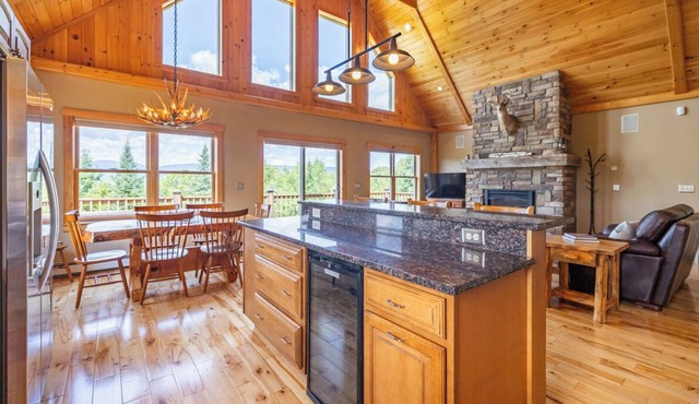 Charming 4-Bedroom Home with Hot Tub, Game Room, and Stunning Mountain Views