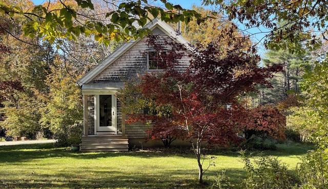 Charming cottage on conservation property