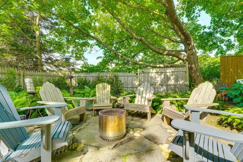 Charming Cottage w/Patio, Walk to Boothbay Harbor
