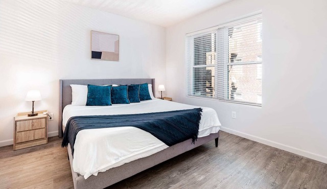 Charming Cozysuites 2BR Condo w/parking! 01