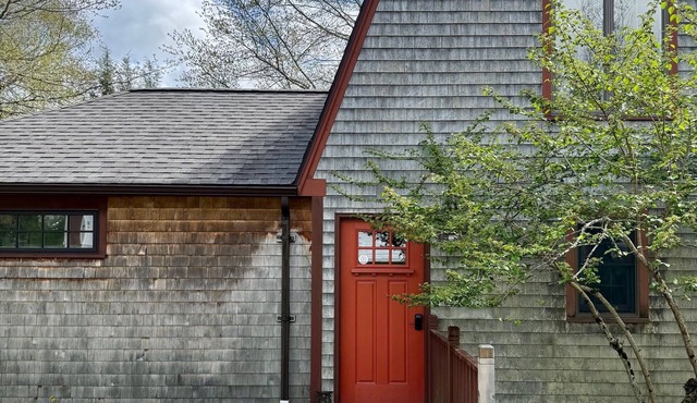 Charming in-town apartment in scenic Blue Hill village near Acadia National Park