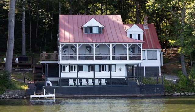 Charming Lakefront Home: Big Porches, Kayaks & Room to Gather