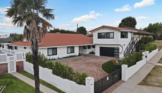 Charming Luxury 3-bedroom house with Private Parking in welcoming Ladera Heights