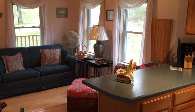 Charming Peaks Island Cottage
