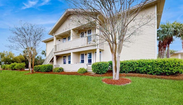 Charming townhouse with Wifi Shared pool Washer and Dryer