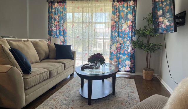 Charming Upper Unit in Evesham