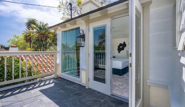 Chestnut Suite 102 with pool, hot tub & parking