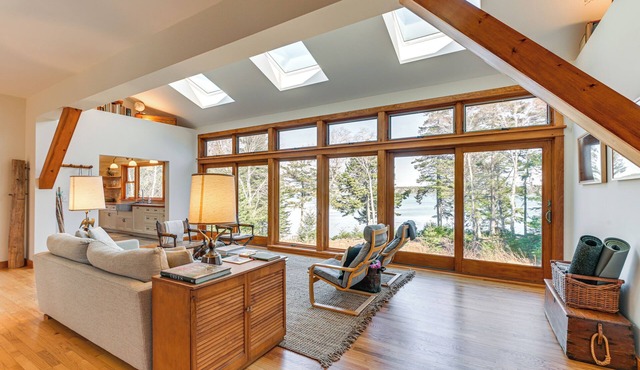 Chic Addison Home w/Fire Pit on 8 Private Acres!
