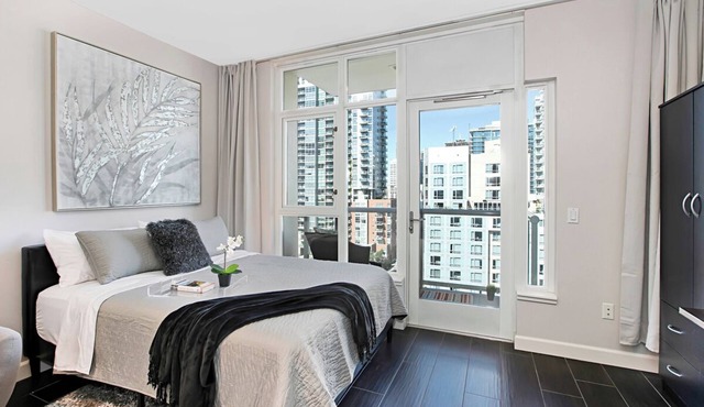 City Suite High-rise Views Parking Private Balcony