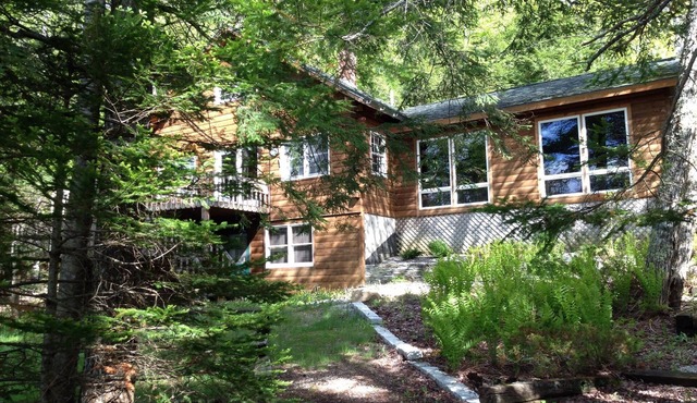 Classic Log Home on Pristine Maine Pond Kayaking Heaven, Loons, Bald Eagles