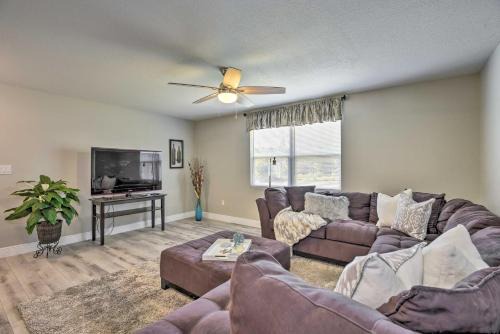 Coastal Sarasota Condo: Minutes to Beach!