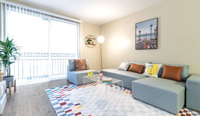 Coastal Vibe Marina Apt: Private Balcony & Resort Access