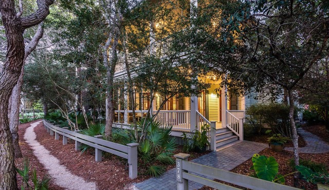 Coastal WaterColor Retreat Minutes from Beach Club with 4 Bikes
