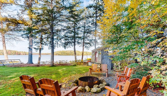 Comfortable and Convenient Waterfront Home w/Private Washer & Dryer + Free WiFi