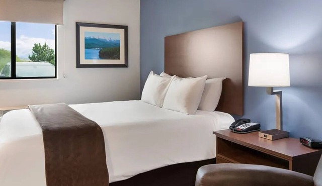 Comfortable Stay in Kitchen-Equipped Room, Pet Welcomes Too!