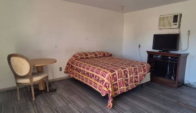 Comfortable Queen Bed Near Bayshore Boulevard | Free Parking